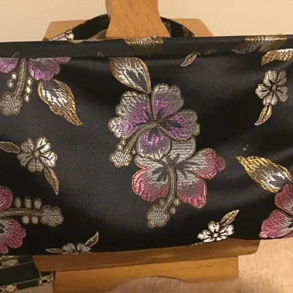 Vintage pill box style purse, very old, see pictures of strap clamps, handmade - Picture 3 of 3